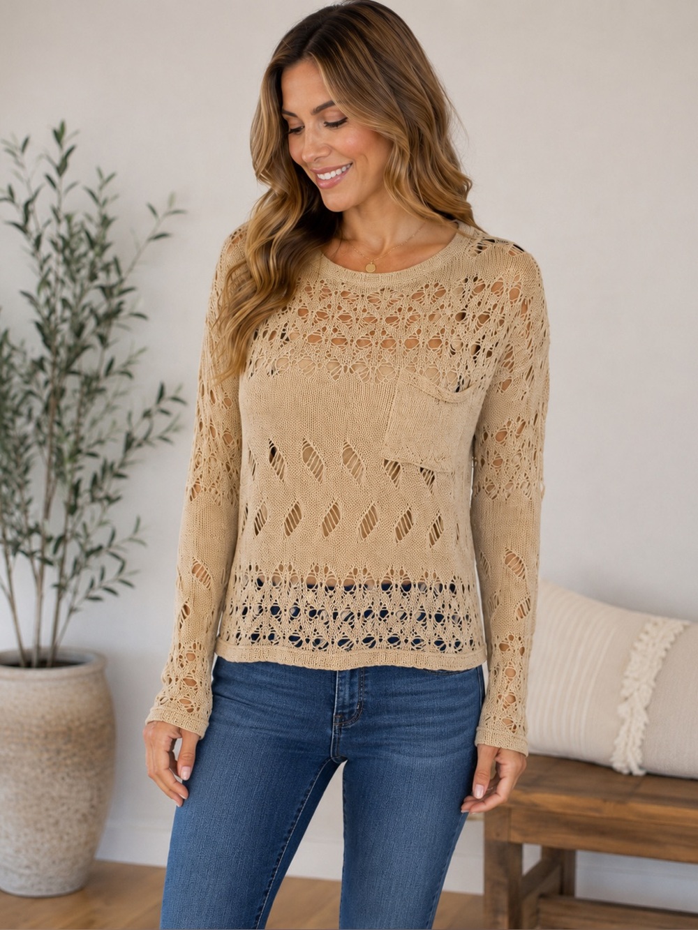 Women’s Beige Lightweight Knit Sweater with Front Pocket Size Medium. Brand Ryu